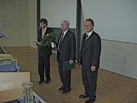 Der Geehrte mit Dekan Prof. Dr. Galler und Prodekan Prof. Dr.Hland