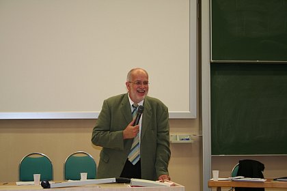 Der Prsident des Landesverfassungsgericht Wilfried Schubert erklrt die Aufgaben des Gerichts.