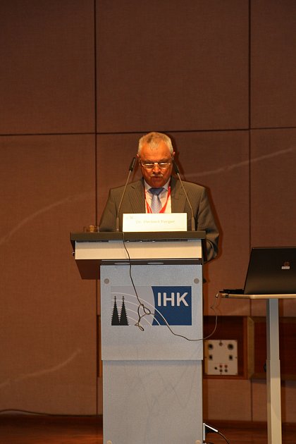 Vortrag von IHK Hauptgeschftsfhrer Dr. Herbert Ferger aus Kln zur
Umsetzung des Urteils des Bundesverwaltungsgerichts zur Limburger Erklrung.