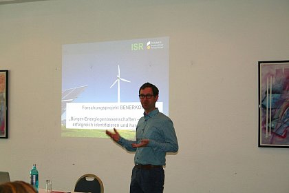 Vaco Brimmer von der Hochschule Nrtingen-Geislingen sprach ber Energie-Brgergenossenschaften.