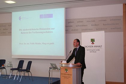 Vortrag von Prof. Dr. Veith Mehde (Universitt Hannover) zu niederschsischen Reformberlegungen zur Kontrolle der Nachrichtendienste.