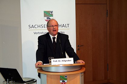 Prof. Hillgruber (Uni Bonn) fragte nach der Reichweite von uerungen durch Regierungsmitglieder und Brgermeister