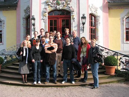 Das sind die Teilnehmer des Doktorandenseminars, welches in Bad Ksen vom 3.10. bis 5.10.2007 stattgefunden hat. Das Foto zeigt u.a. einige wissenschaftliche Mitarbeiter des Lehrstuhls, wie Andrea Ritschel, Dr. Katja Nebe und Daniel Klocke, und Prof. Wolfhard Kohte.